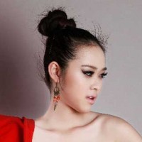 Photoshop quá cẩu thả khiến người mẫu trông như "lọ lem"