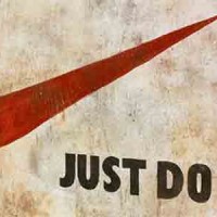 Nhãn hiệu giầy Nike nổi tiếng nhờ Logo hay ngược lại?